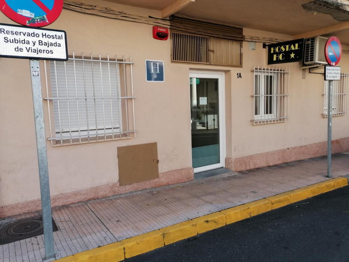 Hostal Hernan Cortes Caces Exterior foto