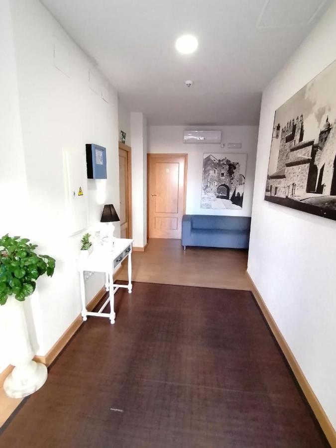 Hostal Hernan Cortes Caces Exterior foto