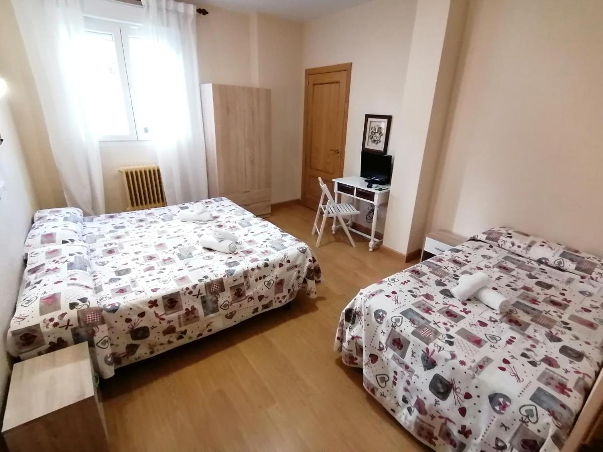 Hostal Hernan Cortes Caces Exterior foto