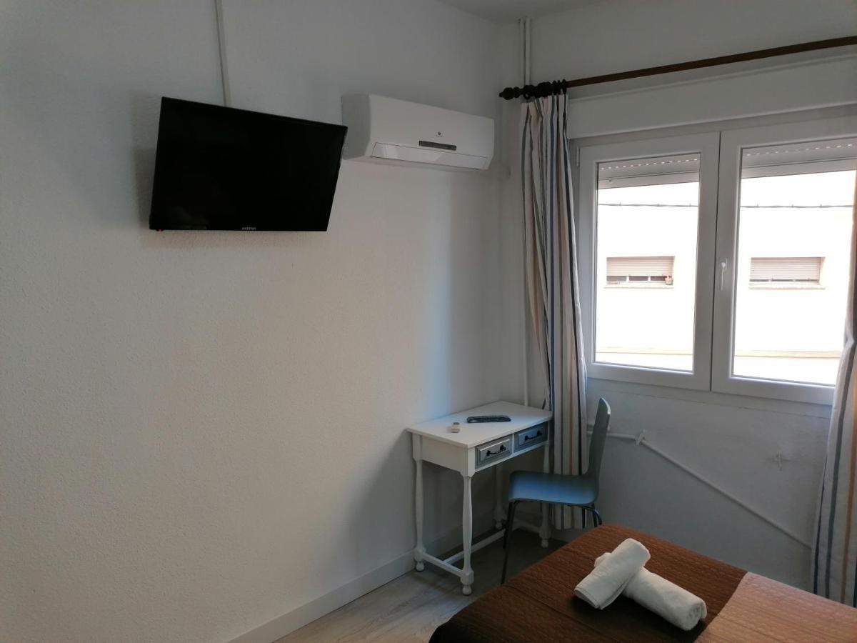 Hostal Hernan Cortes Caces Exterior foto