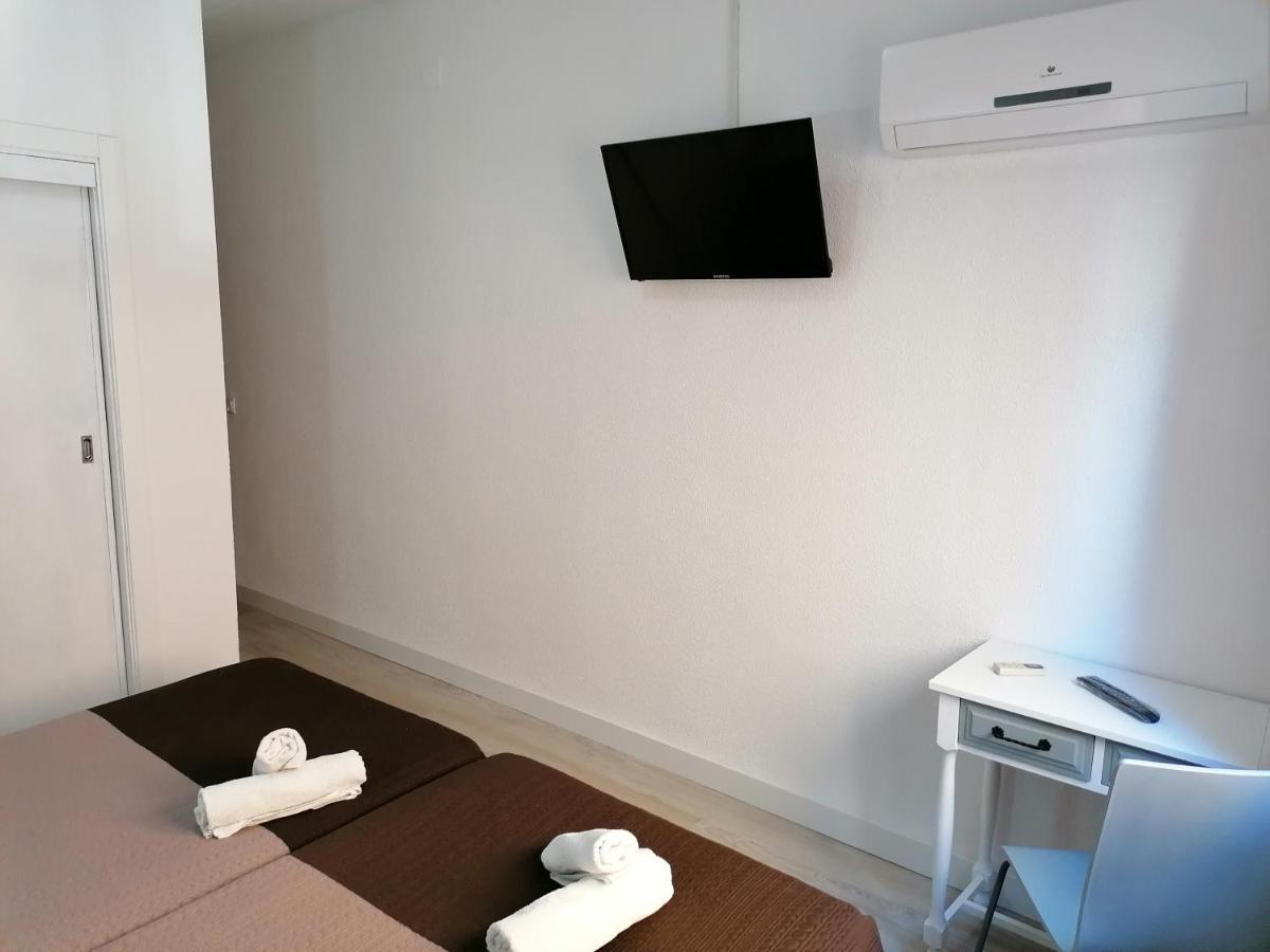 Hostal Hernan Cortes Caces Exterior foto
