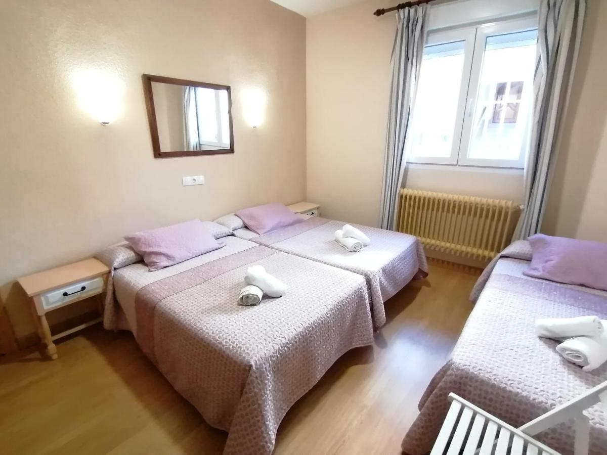 Hostal Hernan Cortes Caces Exterior foto