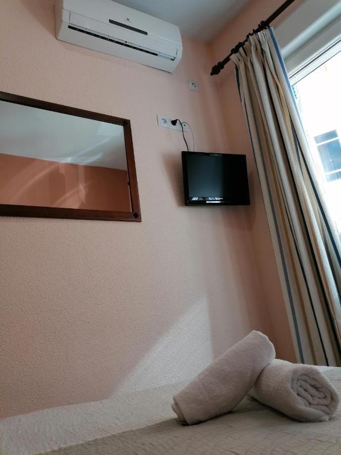 Hostal Hernan Cortes Caces Exterior foto