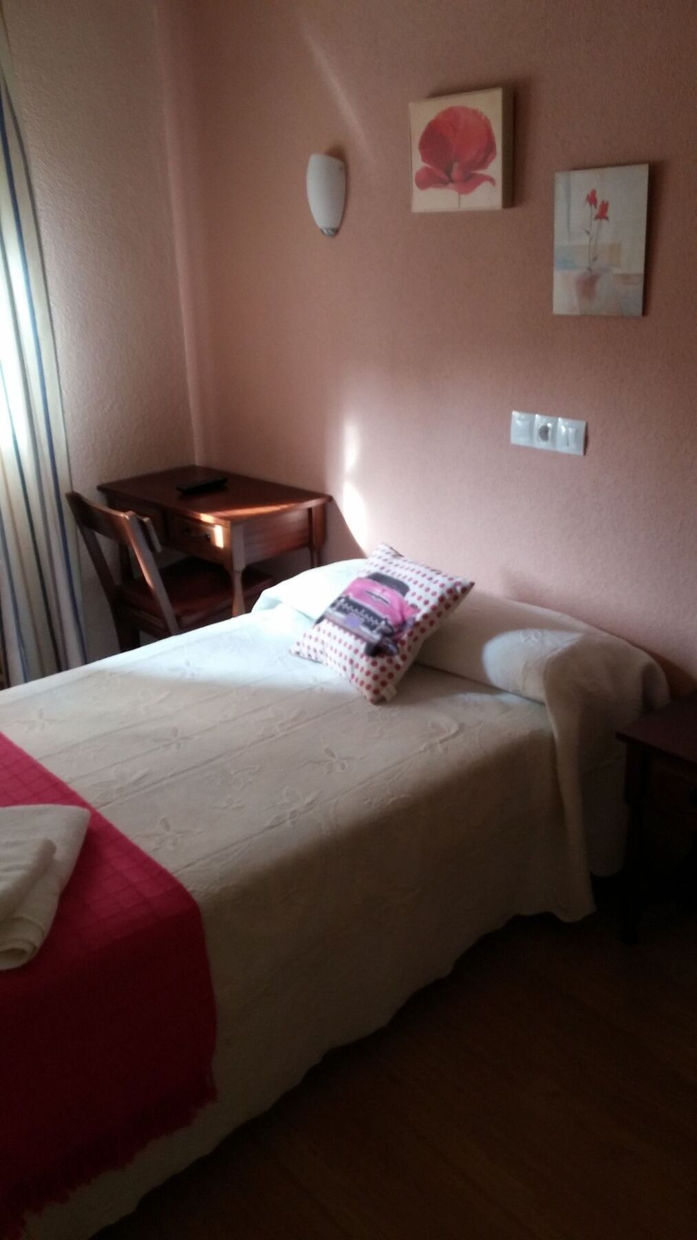 Hostal Hernan Cortes Caces Exterior foto